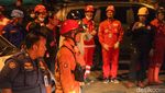 Ambulans Bersiaga di Sekitar Ledakan Gudang Peluru