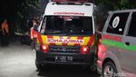 Ambulans Bersiaga di Sekitar Ledakan Gudang Peluru
