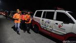 Ambulans Bersiaga di Sekitar Ledakan Gudang Peluru