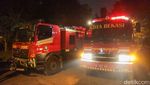 Ambulans Bersiaga di Sekitar Ledakan Gudang Peluru
