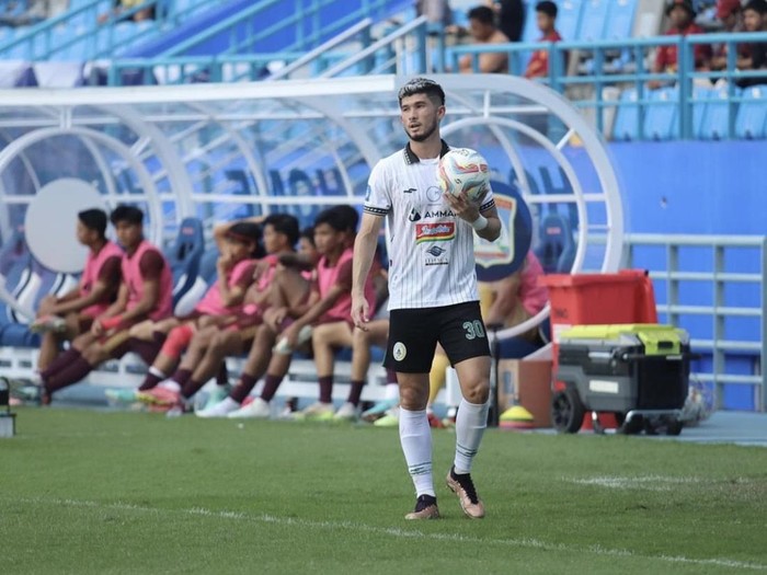 Bek PSS Sleman, Kevin Gomes de Oliviera. Diunggah Sabtu (30/3/2024).