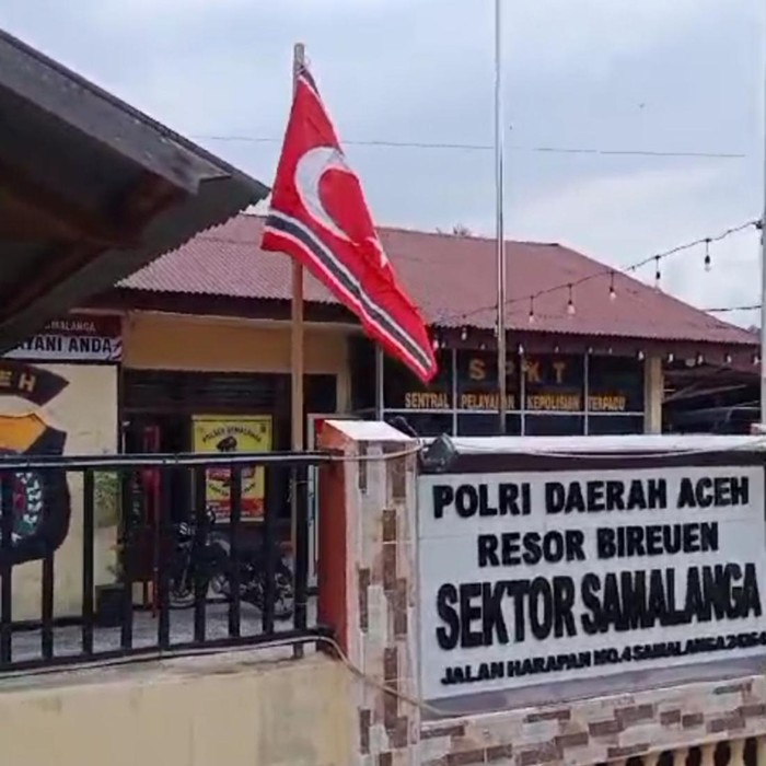 Bendera Bulan Bintang di Polsek Samalanga (Foto: tangkapan layar)