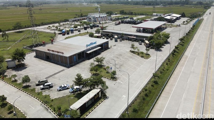 Berbagai fasilitas di Rest Area 575 A Ngawi.