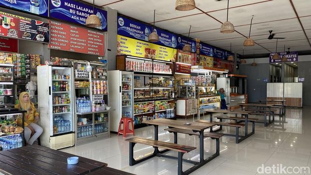 Berbagai fasilitas di Rest Area 575 A Ngawi.