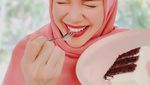 Dewi Sandra Hobi Masak dan Makan Dessert, Ini Momennya!