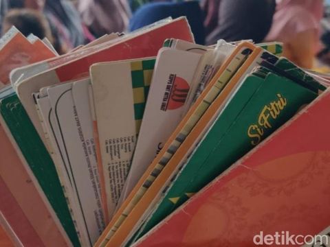 Emak-emak nasabah salah satu koperasi mengadu ke SPKT Polres Pekalongan Kota, Sabtu (30/3/2024).