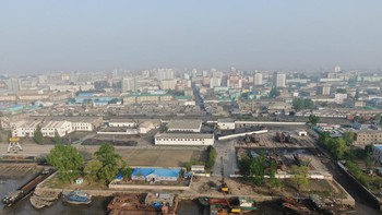 Ia memanfaatkan kesempatan itu untuk mengambil sejumlah foto sebuah kota di Korea Utara dari ketinggian. Foto: Reddit/XiaoHao2