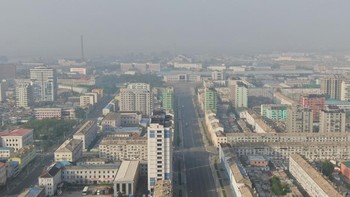 Namun kota itu terlihat memiliki banyak gedung yang terlihat modern dan jalanan yang cukup besar. Foto: Reddit/XiaoHao2