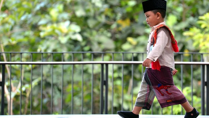 Gemas! Anak-anak di Bali Ini Berlenggok dengan Busana Muslim Sejumlah anak mengikuti lomba busana muslim kasual di Denpasar, Bali, Sabtu (30/3/2024). Kegiatan yang diikuti puluhan anak berbagai usia tersebut diselenggarakan untuk mewadahi bakat dan minat anak-anak khususnya pada bidang fesyen saat bulan Ramadhan. ANTARA FOTO/Fikri Yusuf/foc.