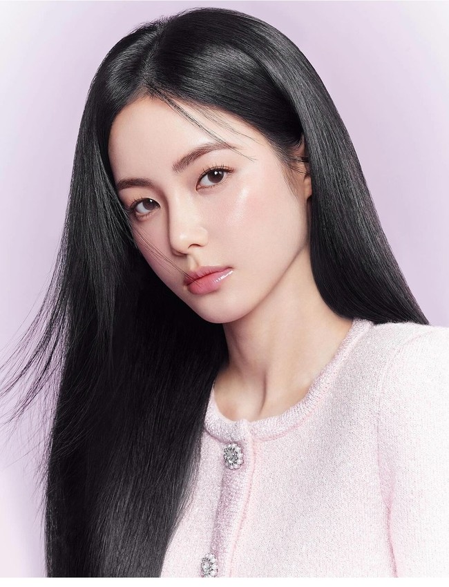 Hong Su Zu disebut tak pandai menuangkan beragam ekspresi saat memainkan karakter Na Hye Won di The Impossible Heir. Aktingnya itu pun disebut jelek dan basi. Foto: Dok. Instagram