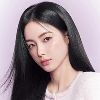 Hong Su Zu disebut tak pandai menuangkan beragam ekspresi saat memainkan karakter Na Hye Won di The Impossible Heir. Aktingnya itu pun disebut jelek dan basi. Foto: Dok. Instagram