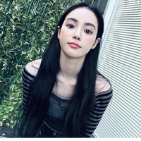 Sosok aktris kelahiran 1994 ini memanglah baru di industri hiburan Korea Selatan. Sebelum The Impossible Heir, Hong Su Zu hanya mendapatkan peran kecil di Sweet Home 2 dan Love Struck in The City. Foto: Dok. Instagram