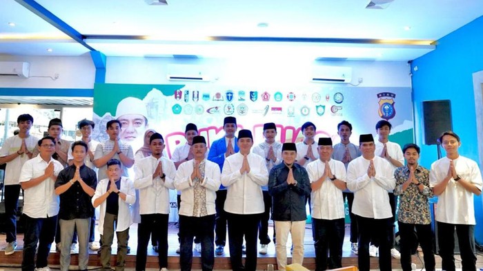 Kapolda Riau saat buka puasa bareng mahasiswa (Dok Humas Polda Riau)