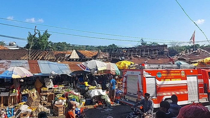 kebakaran pasar waru pamekasan padam