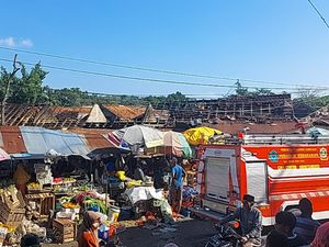8 Lapak Pasar Waru Pamekasan Hangus Terbakar, Diduga Korsleting Listrik