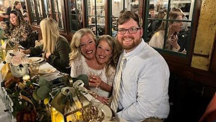 Kondisi di Balik Kisah Viral Wanita Kembar Siam Abby Hensel Dinikahi Tentara AS