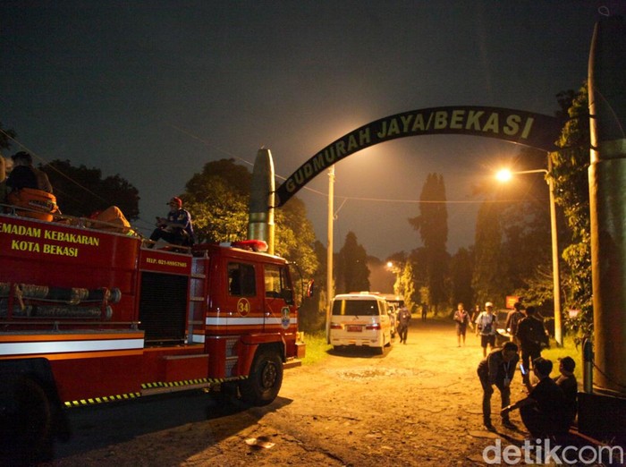 Kebakaran Gudang Munisi Daerah (Gudmura) Kodam Jaya di Kabupaten Bogor mulai terjadi pukul 18.05 WIB tadi. Berikut kondisi terkininya.