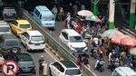 Potret Sabtu Siang, Macet Parah di Pasar Tanah Abang