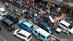 Potret Sabtu Siang, Macet Parah di Pasar Tanah Abang