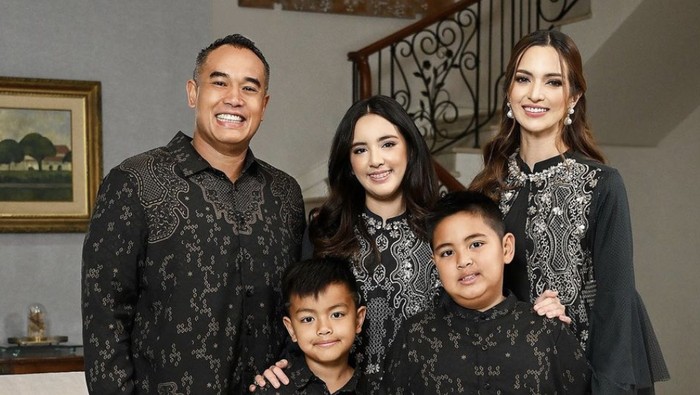Mikhayla Bakrie Jadi Model Baju Ramadan, Ikuti Jejak Ibu Nia Ramadhani