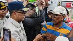 Momen Menhub Desak-desakan Naik KRL ke Peresmian Flyover