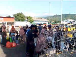 Mudik Lebih Awal, Warga Madura Padati Pelabuhan Tanjung Wangi Banyuwangi