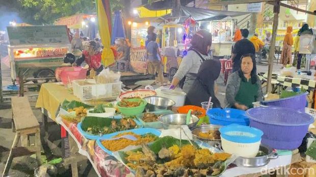 Pasar Takjil Karang Menjangan.