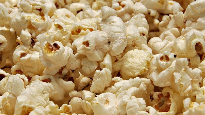 Pembuatan ukiran Mount Rushmore, airbag, kembang api, dan popcorn menggunakan ledakan.