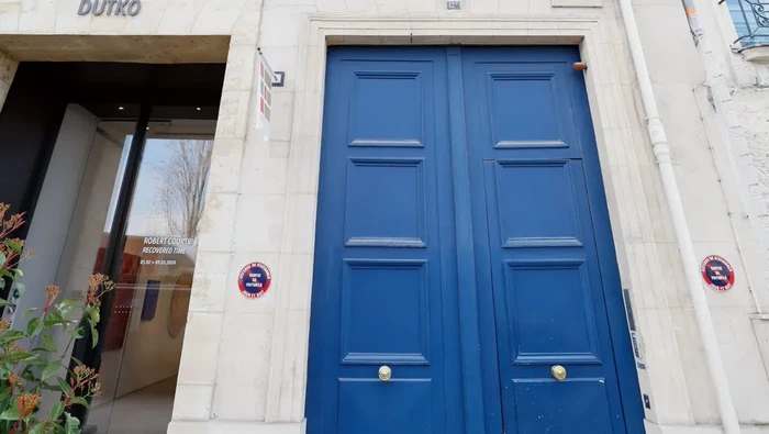 Pintu masuk menuju apartemen Karl Lagerfeld di Paris Pintu masuk menuju apartemen Karl Lagerfeld di Paris