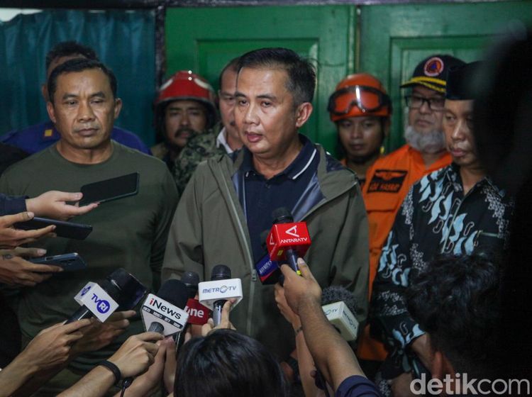 Pj Gubernur Jabar Cek Gudang Peluru Usai Kebakaran