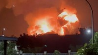 Anggota Sektor Cileungsi Damkar Kabupaten Bogor, Jajuli, mengatakan Damkar telah melakukan penanganan. Dia menerima informasi ada beberapa gudang yang terbakar.