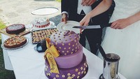 Menyesuaikan suguhan makanan dengan kebutuhan diet pengantin pria, acara pernikahan ini tak memuaskan tamunya. Pengantin yang tak mengonsumsi gula menyajikan banyak makanan hambar untuk tamu. Foto: Bored Panda