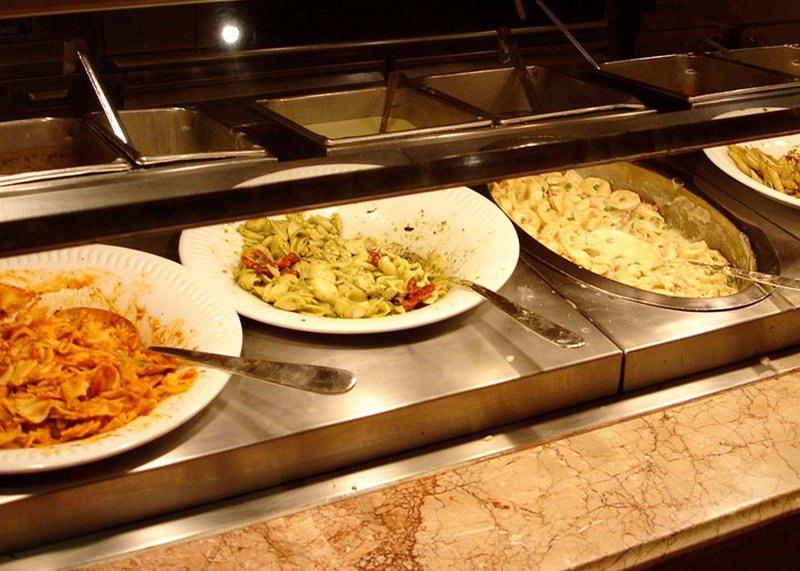 Kacau! 10 Hidangkan Makanan Buruk di Acara Pernikahan