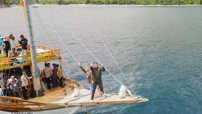 Salah satu daya tarik Pesawaran yakni Teluk Hantu.