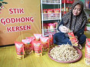 Uniknya Camilan Stik dari Daun Kersen di Kudus, Laris Saat Ramadan