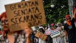 Seniman Bandung Gelar Aksi Teatrikal untuk Palestina