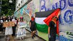 Seniman Bandung Gelar Aksi Teatrikal untuk Palestina