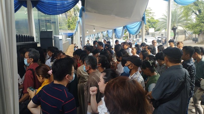 Suasana Gereja Katedral jelang Misa Pra-Paskah Sabtu Suci di Gereja Katedral, Jakarta, Sabtu (30/3/2024)