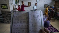 Dan akhirnya mereka menggunakan dua metode, yakni metode Tilawah dan Kitabah. Tilawah itu sendiri mengisyaratkan apa yang dibaca di dalam Al Quran, sementara Kitabah mengisyaratkan apa yang tertulis di dalam Al Quran. Bagi kalangan disabilitas ini, khususnya di Rumah Tuli Jatiwangi, cara tersebut cukup membantu santri saat melaksanakan tadarus.