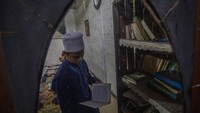 Kami diundang tentang rumus membaca Al Quran isyarat. Akhirnya di situ lah lahir metode belajar Al Quran isyarat, baik tilawah maupun kitabah. Alhamdulillah, ini mempermudah, kata dia.