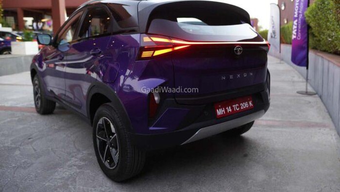 Tata Nexon varian otomatis. Tata Nexon varian otomatis meluncur di India.