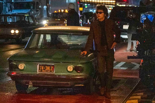 Penampilan Timothee sebagai Bob Dylan mengundang berbagai reaksi. Ada yang memuji, tak sedikit pula yang mengkritik. (Foto: MEGA/GC Images0