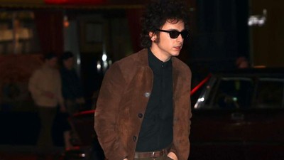 Foto: Timothee Chalamet Jadi Bob Dylan di Film Terbaru, Intip Transformasinya