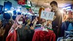 Tumpah Ruah Warga Serbu Pasar Tanah Abang Jelang Lebaran