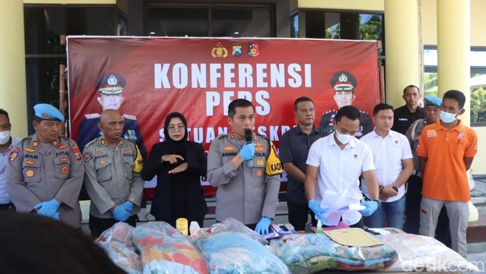 Update wanita terbungkus seprai nganjuk