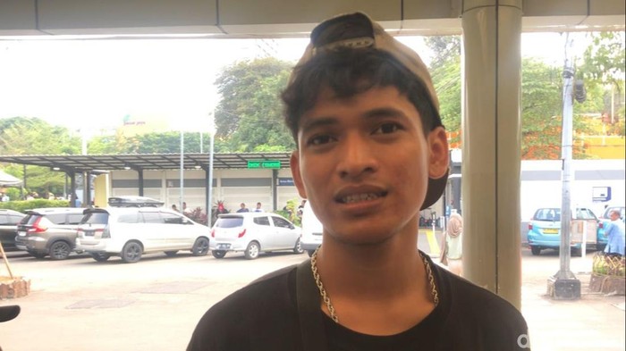 Wisnu Abie, pemudik dari Bangka Belitung ke Kebumen di Stasiun Pasar Senen (Rumondang/detikcom)