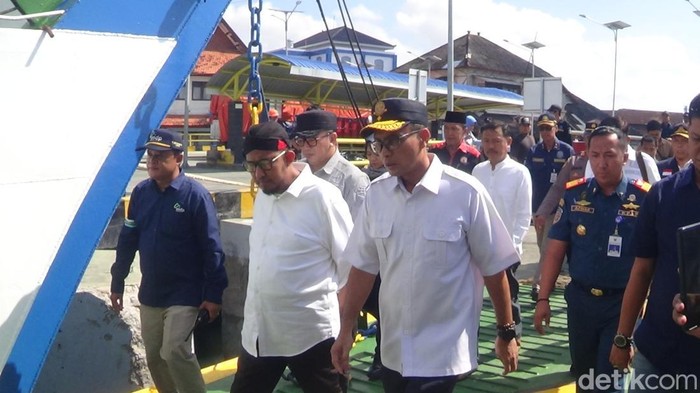Dirjen Hubla dan Bupati Sumenep meninjau kesiapan angkutan mudik di Pelabuhan Kalianget