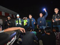 Momen Polisi Gerebek Kampung Aceh di Batam