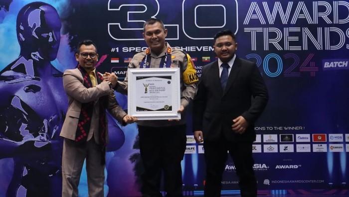 Foto: Kapolres Dumai saat menerima penghargaan (dok Polres Dumai)