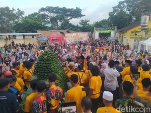 Meriahnya Grebeg Jemunak Saat Ramadan di Magelang, Ada Hiburan Liong